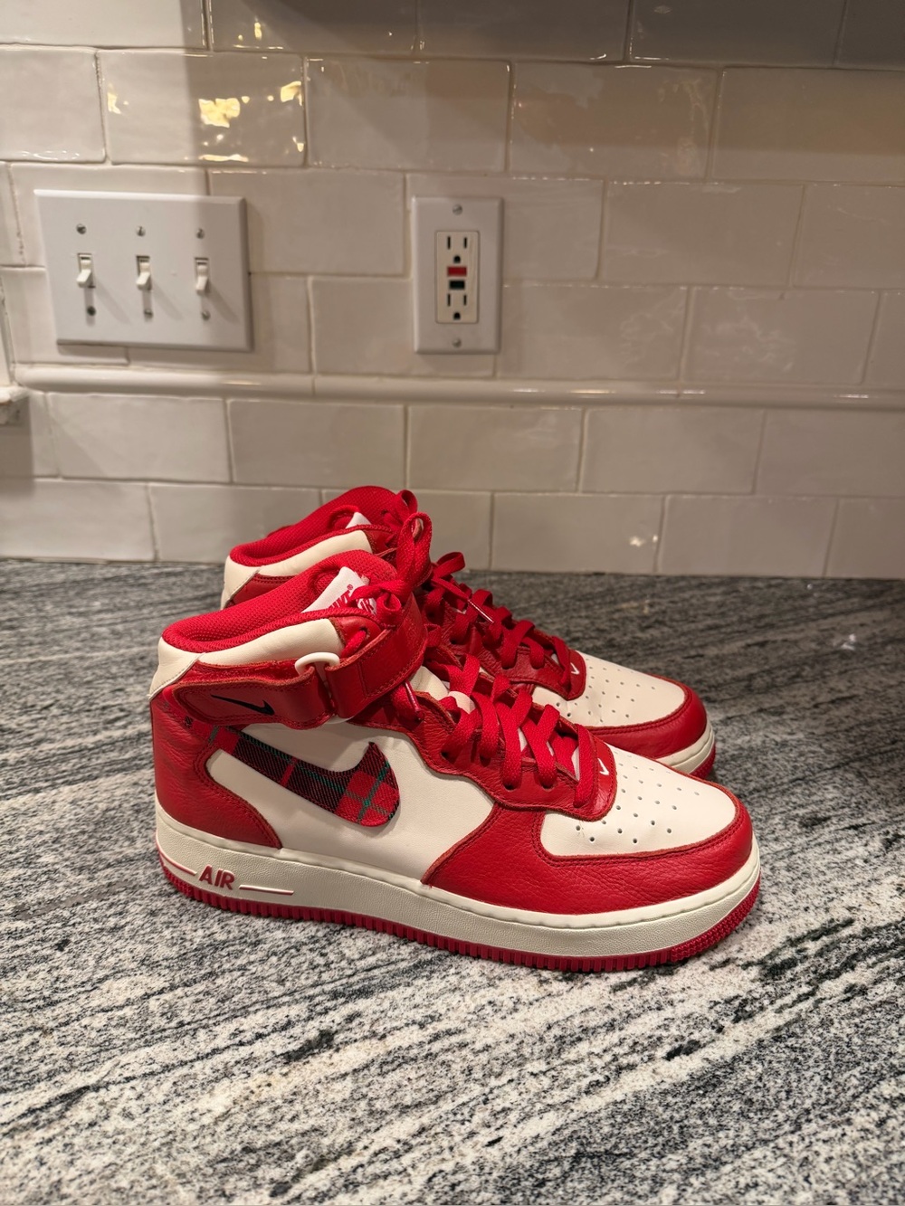 Mens Nike Air Force 1 Mid '07 LX "Plaid" Pale Ivory/Red HolidayDV0792-101 Size 9